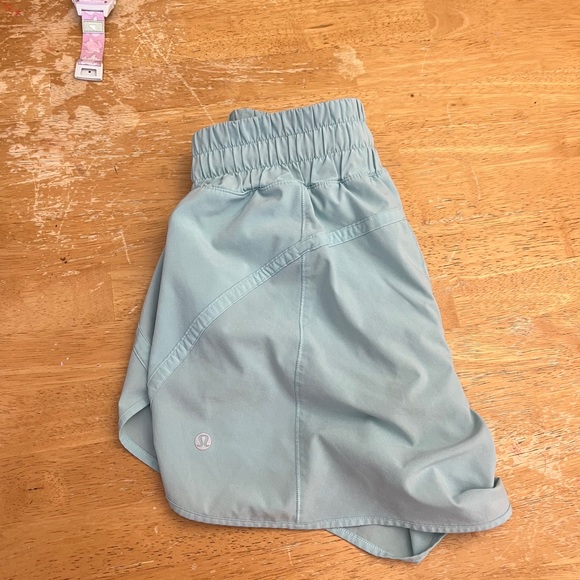 lululemon track that shorts - Picture 3 of 3